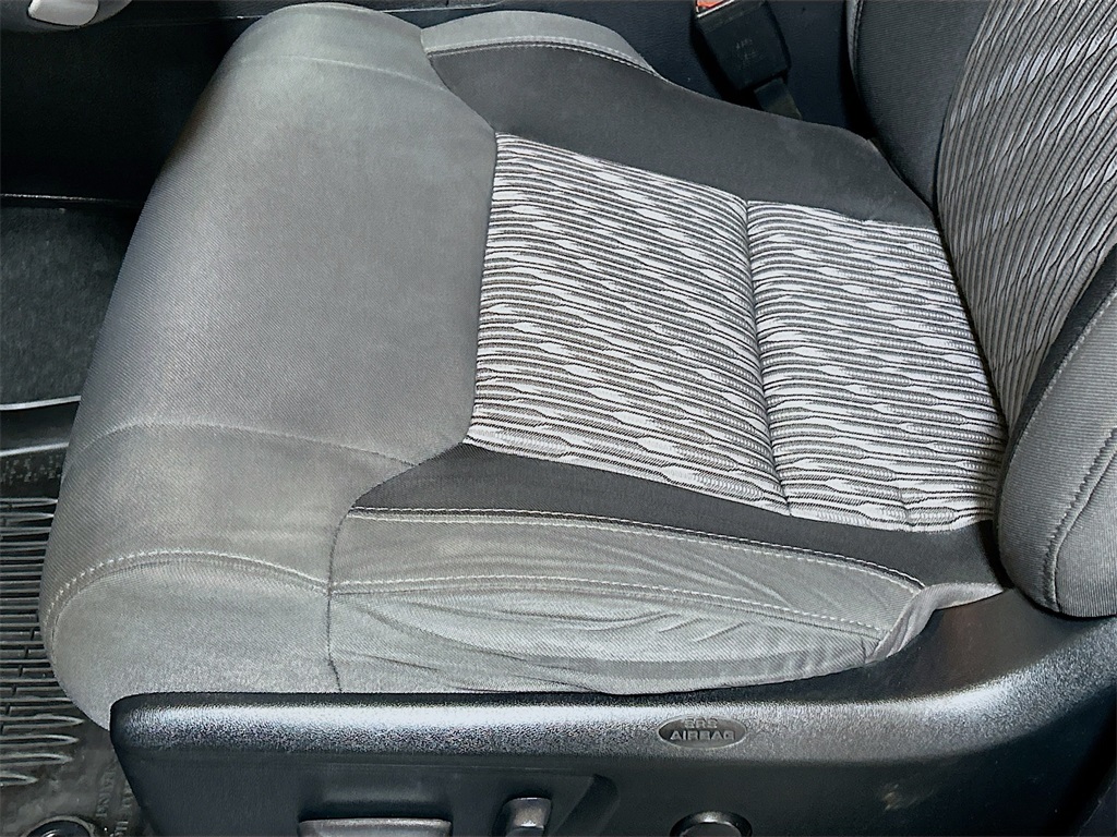 Vehicle image 16 of 28