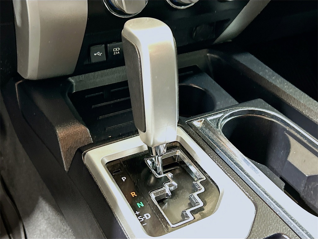 Vehicle image 14 of 28