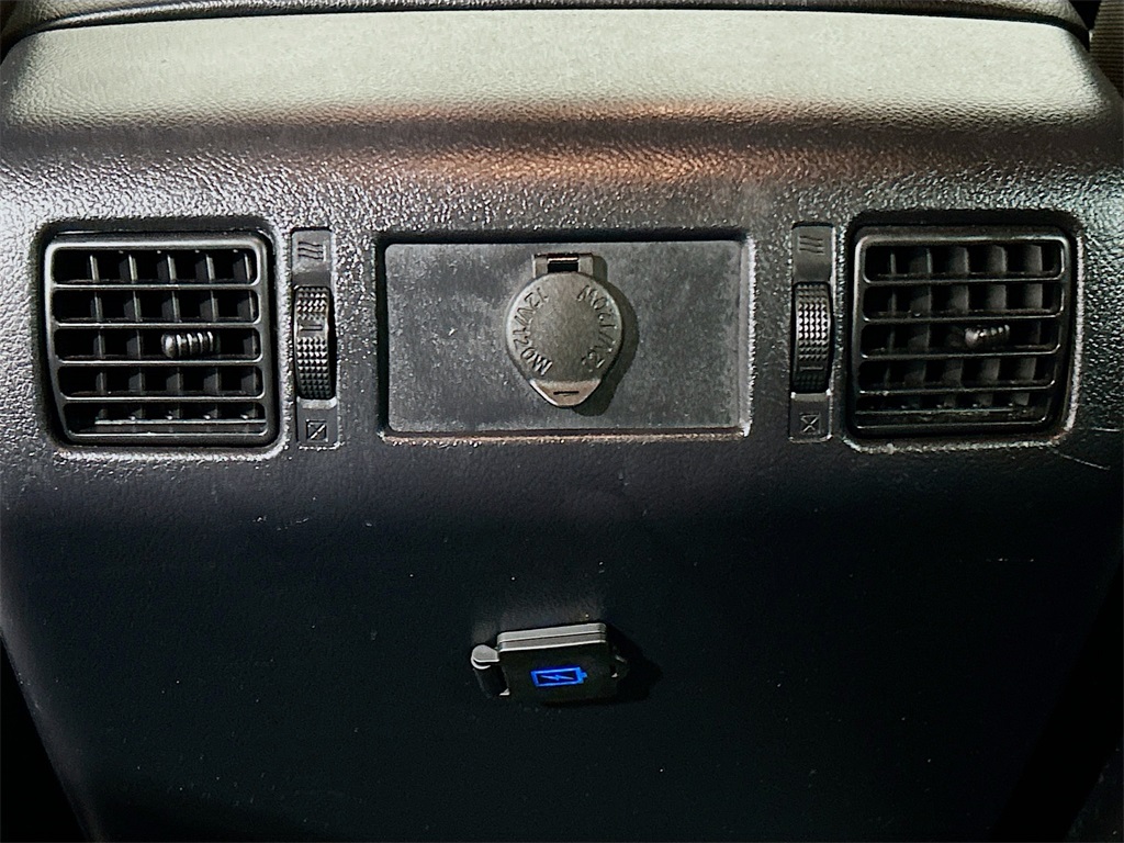 Vehicle image 21 of 28