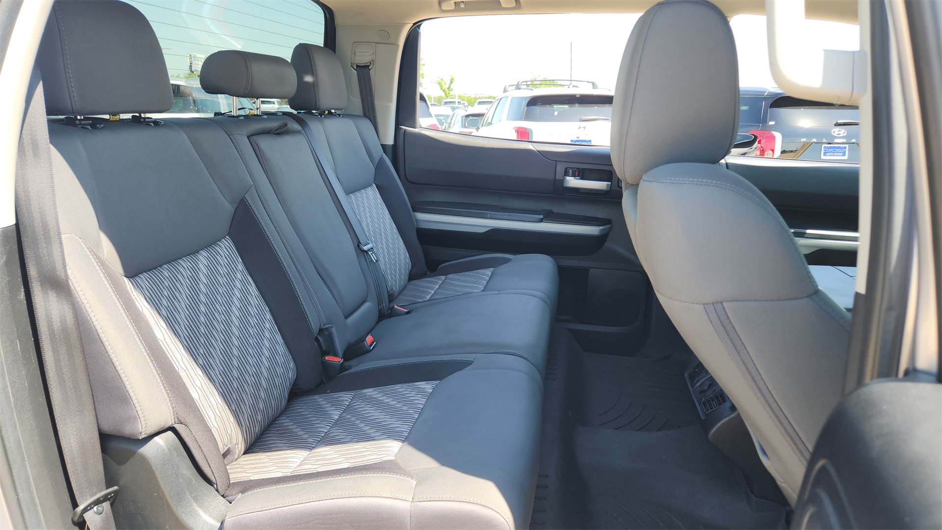 Vehicle image 20 of 31