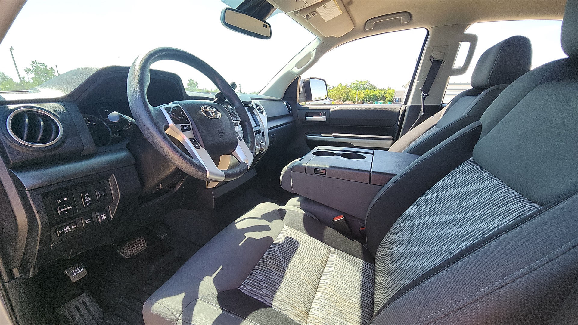 Vehicle image 9 of 31