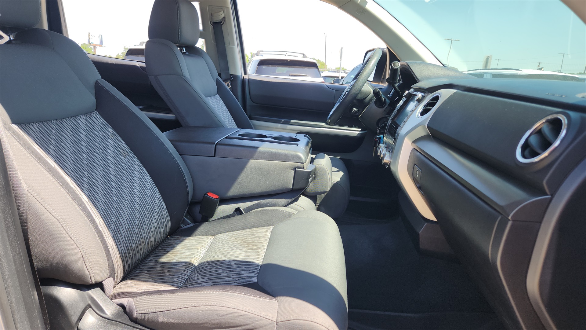 Vehicle image 18 of 31