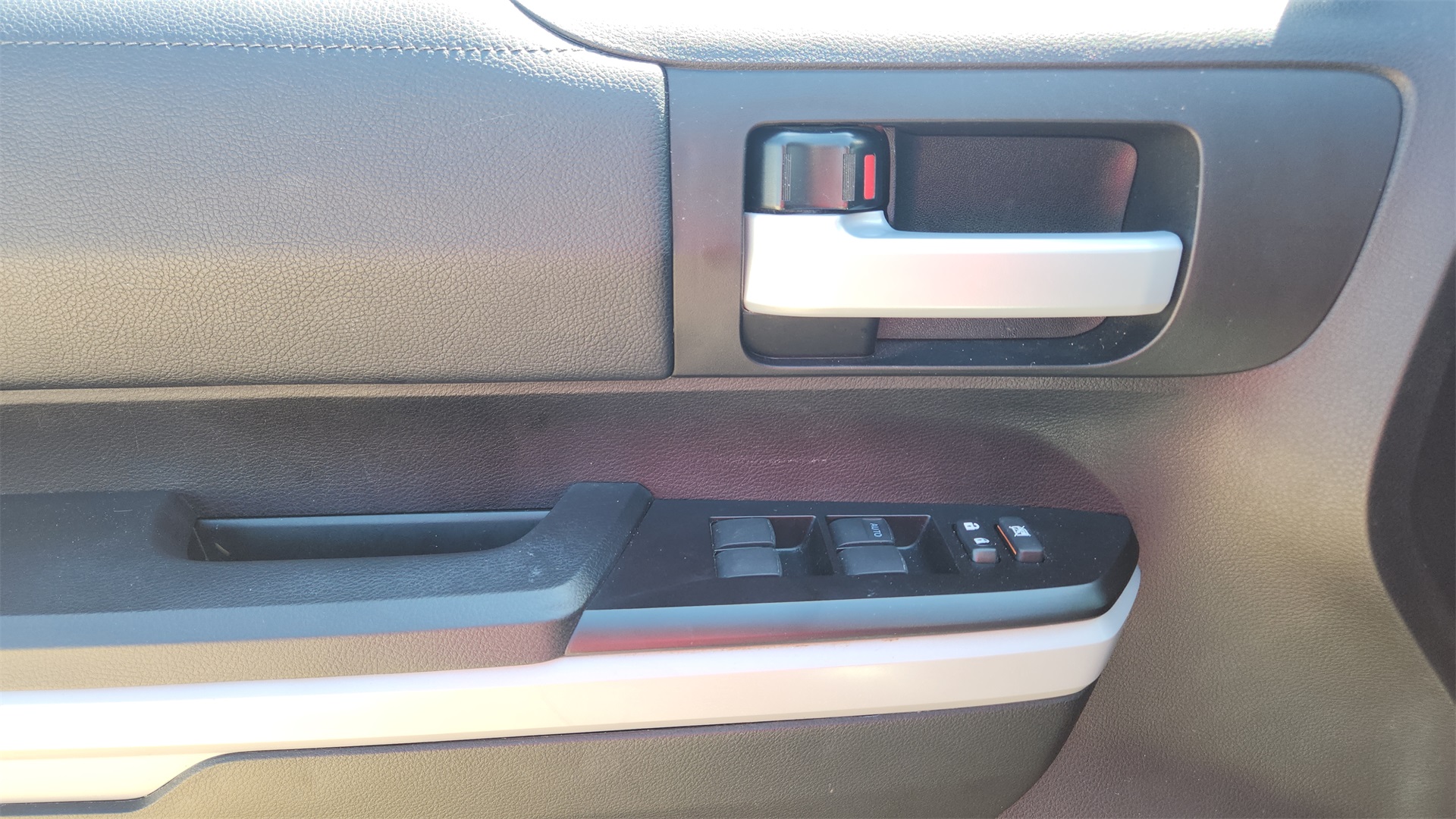 Vehicle image 13 of 31