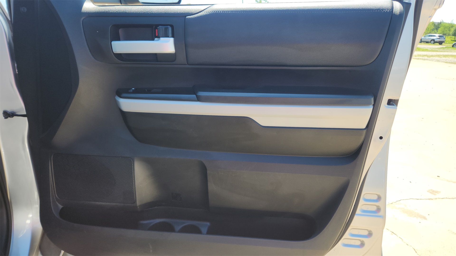 Vehicle image 19 of 31