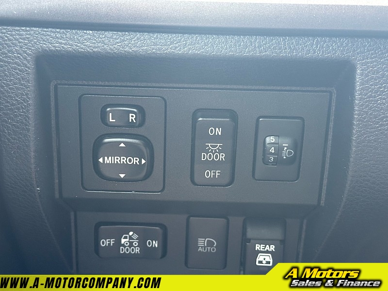 Vehicle image 21 of 30