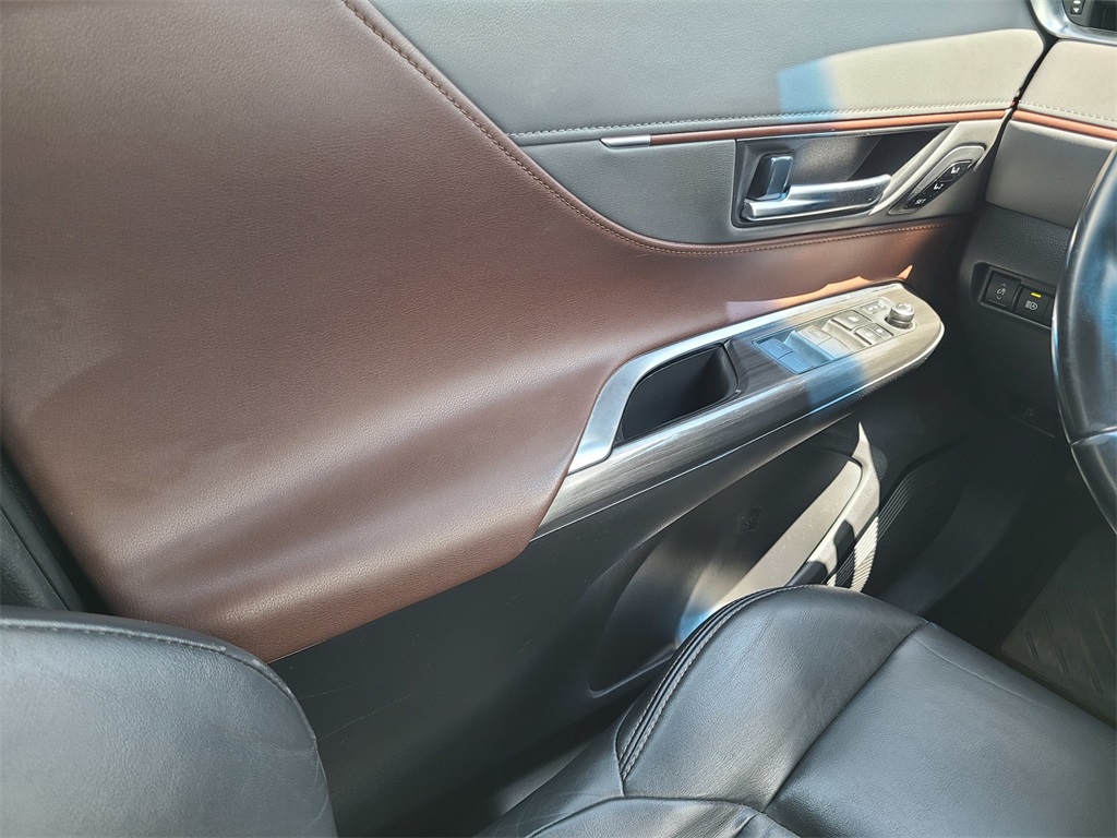 Vehicle image 31 of 40