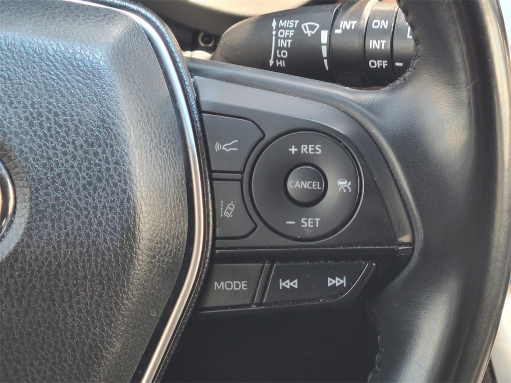 Vehicle image 28 of 40
