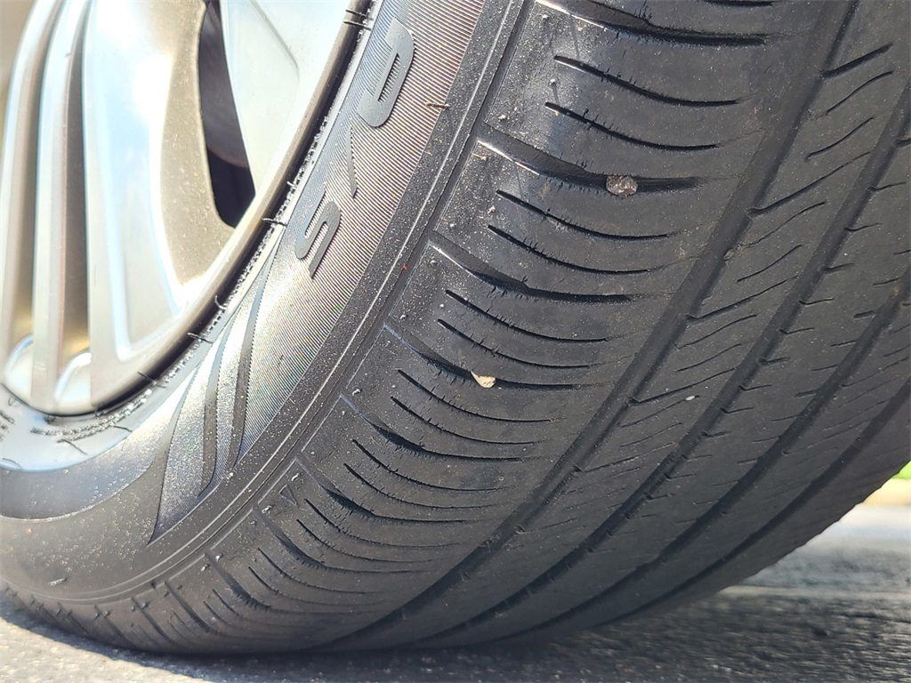 Vehicle image 12 of 40