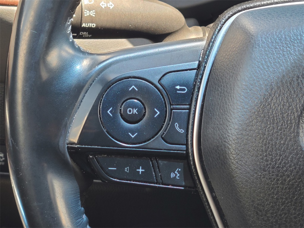 Vehicle image 27 of 40