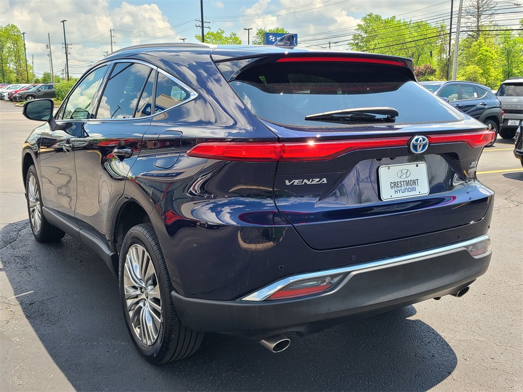 Vehicle image 8 of 40