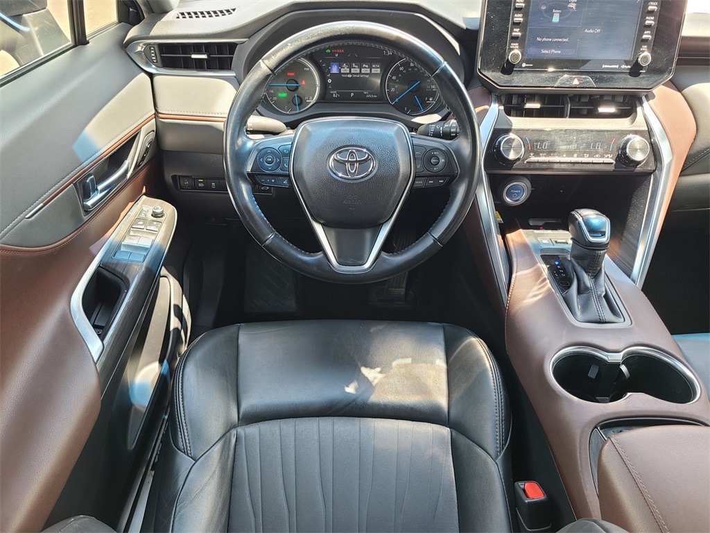 Vehicle image 25 of 40