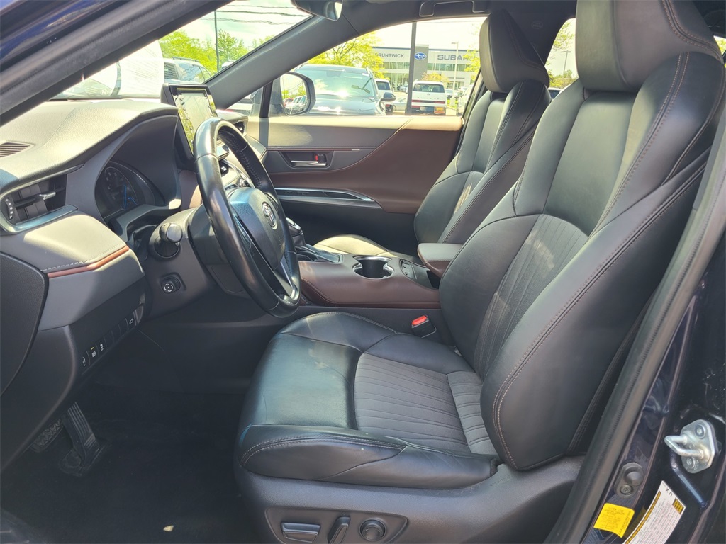Vehicle image 14 of 40