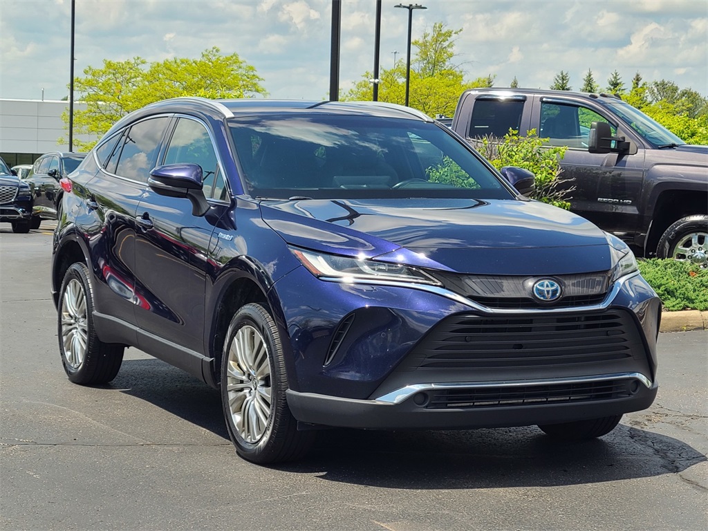 Vehicle image 4 of 40