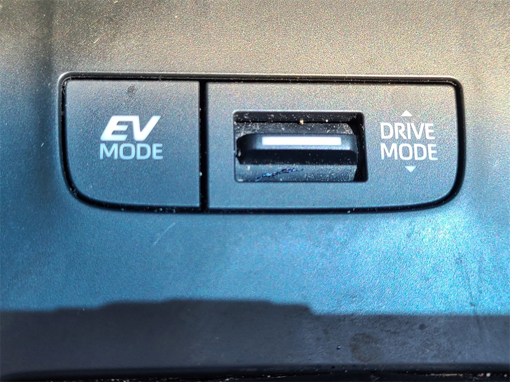 Vehicle image 36 of 40