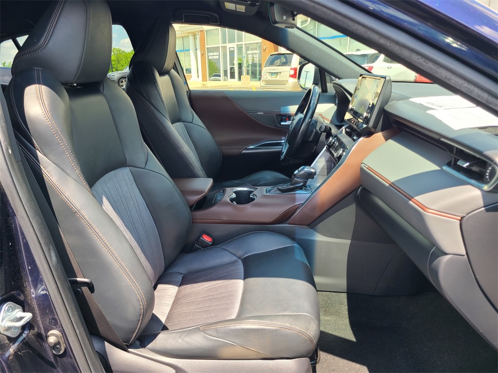 Vehicle image 18 of 40