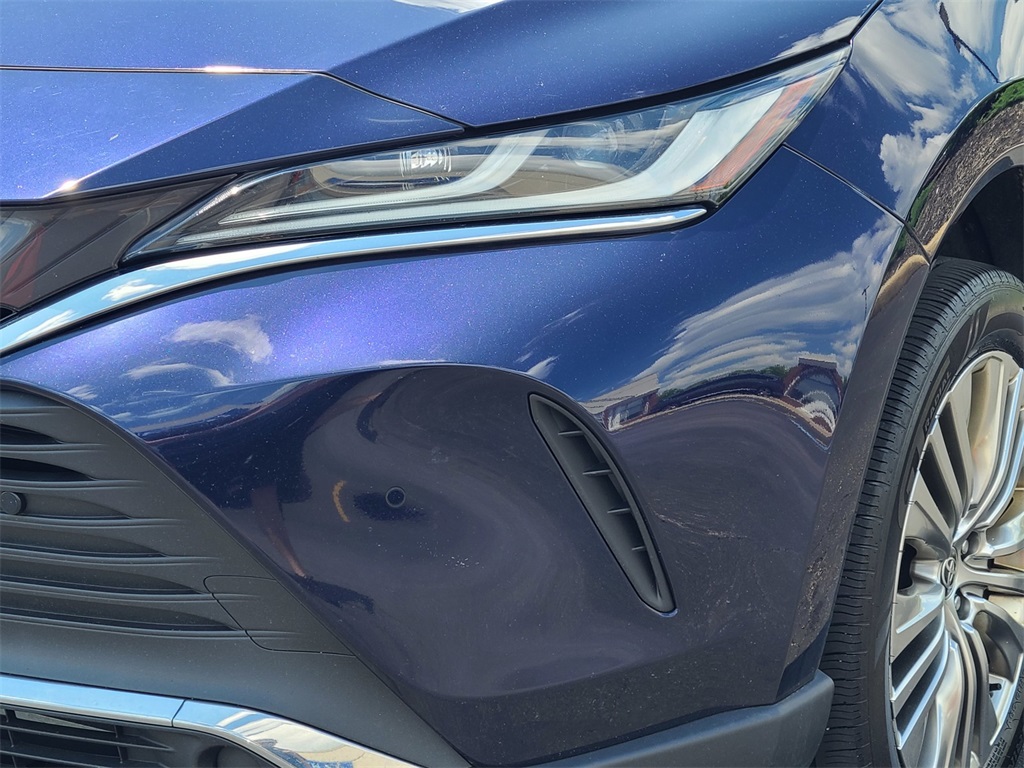 Vehicle image 10 of 40