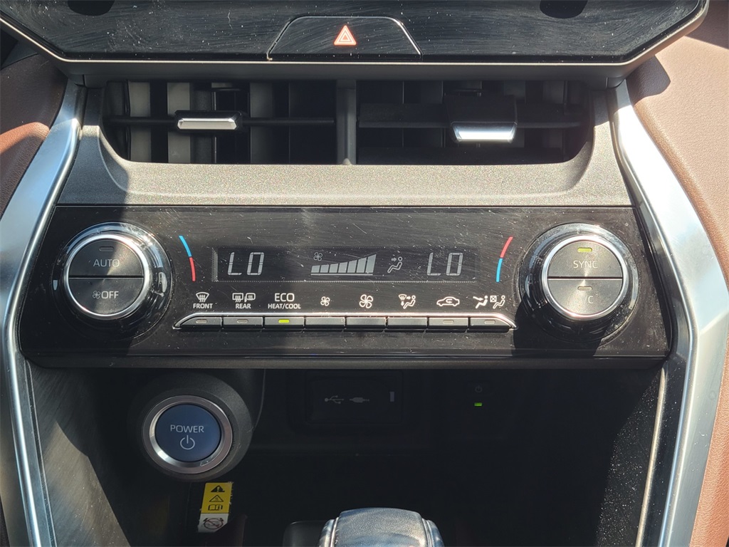 Vehicle image 22 of 40
