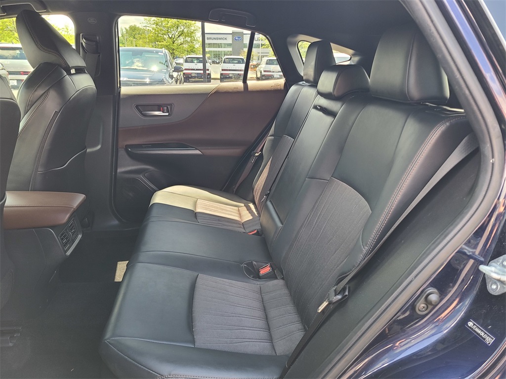 Vehicle image 15 of 40