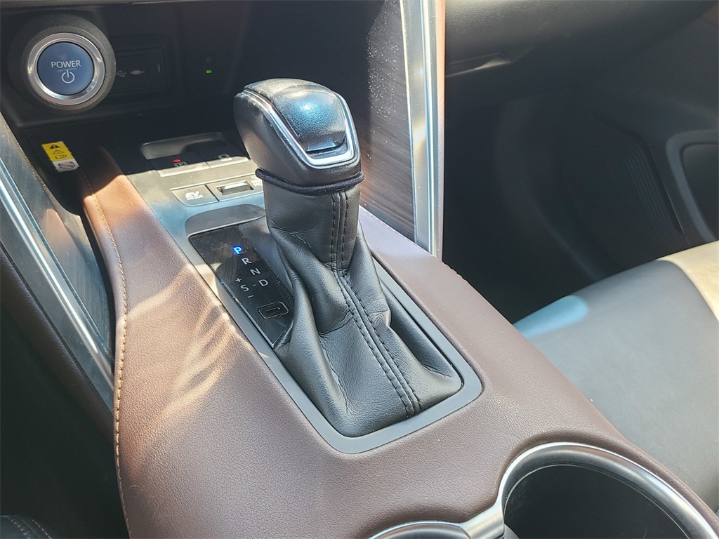 Vehicle image 23 of 40