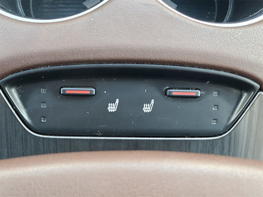Vehicle image 24 of 40