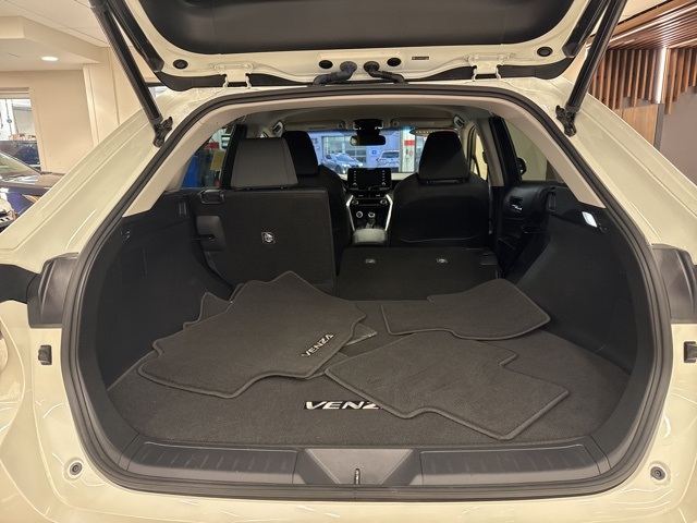 Vehicle image 7 of 11