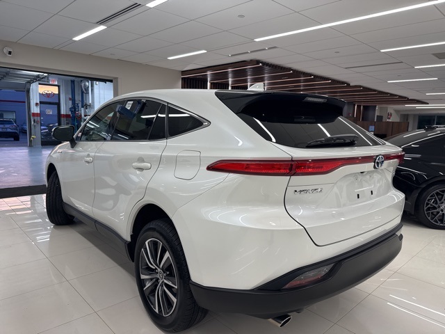 Vehicle image 6 of 11