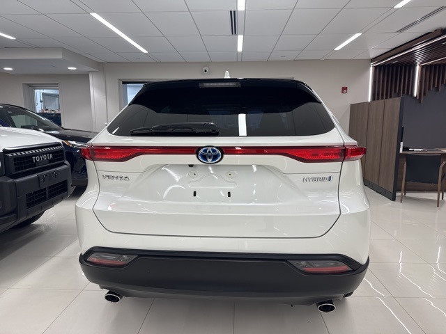 Vehicle image 4 of 11