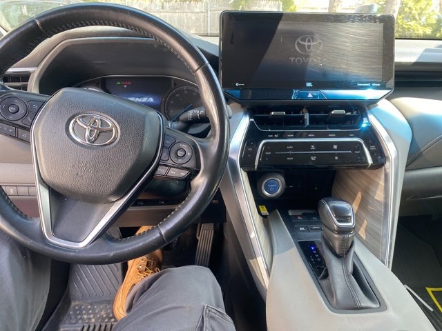 Vehicle image 9 of 15