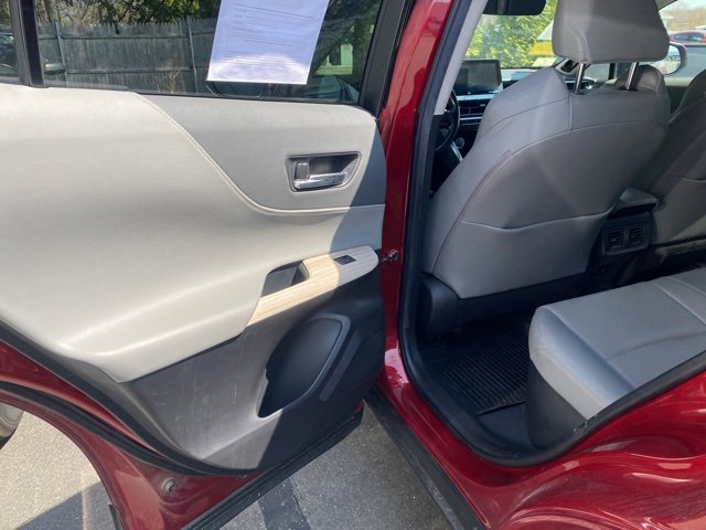 Vehicle image 13 of 15