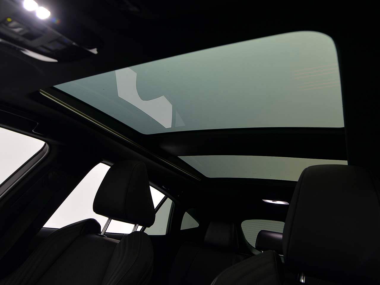 Vehicle image 7 of 18