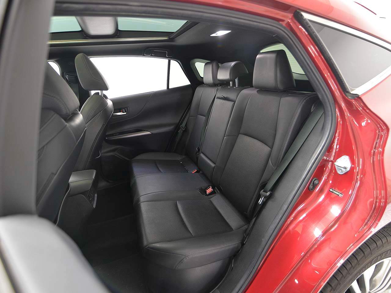 Vehicle image 10 of 18
