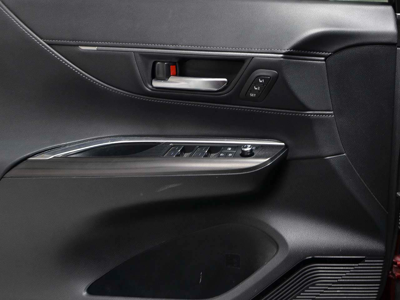Vehicle image 6 of 18