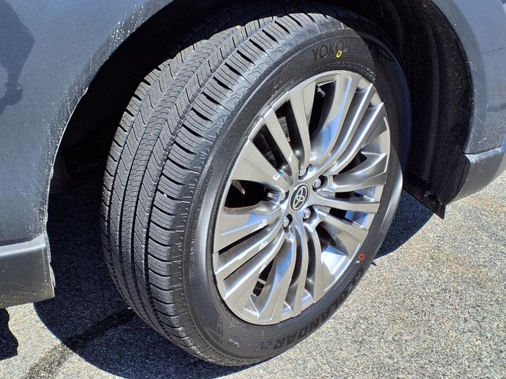 Vehicle image 7 of 20