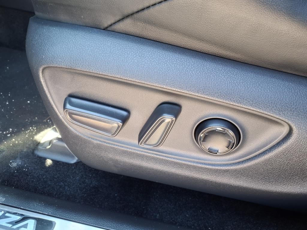 Vehicle image 14 of 20