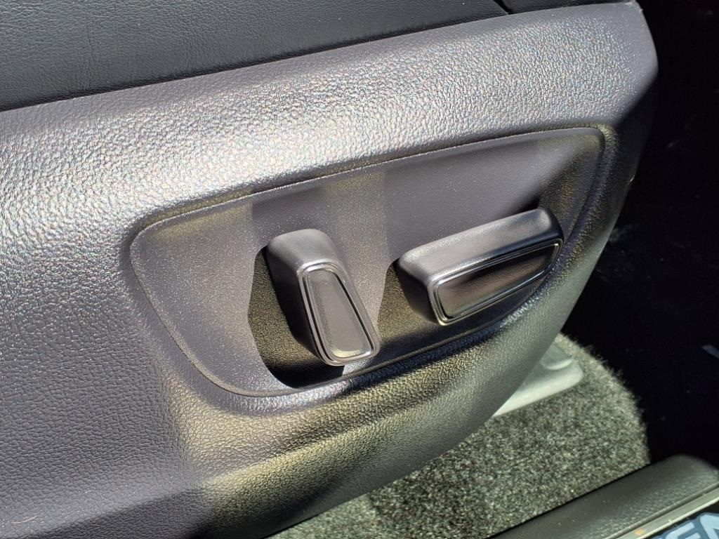 Vehicle image 9 of 20