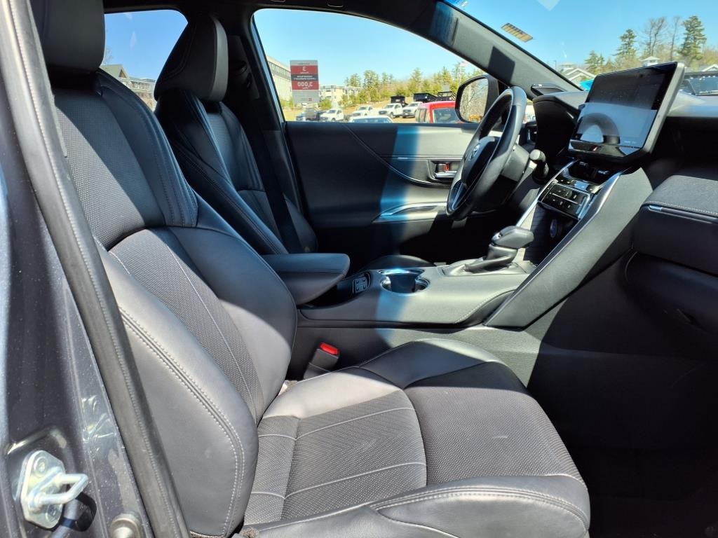 Vehicle image 8 of 20