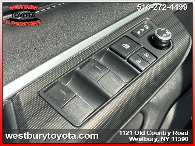 Vehicle image 19 of 38