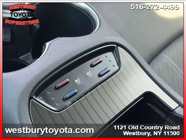 Vehicle image 32 of 38