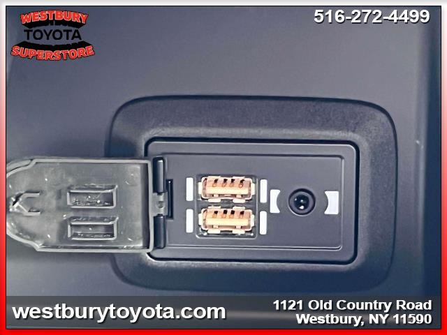 Vehicle image 33 of 38