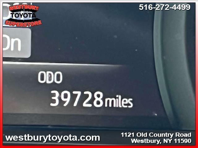 Vehicle image 28 of 38