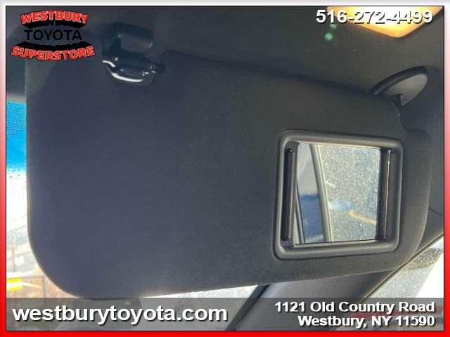 Vehicle image 31 of 38