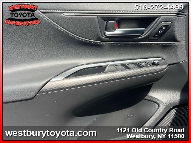 Vehicle image 18 of 38