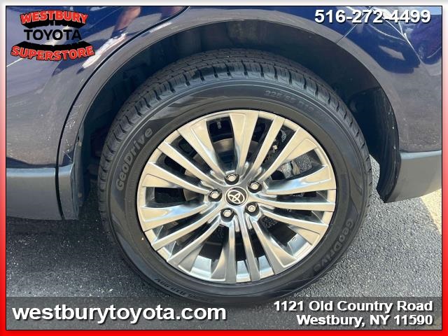 Vehicle image 11 of 38