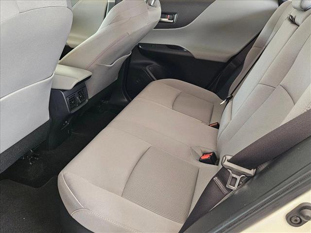 Vehicle image 18 of 24