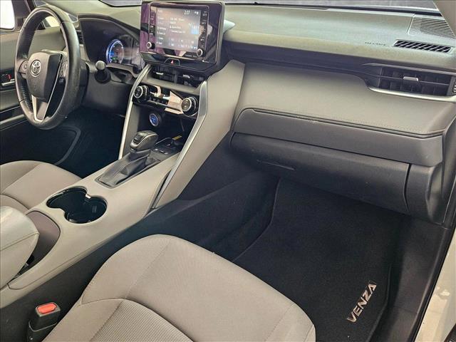 Vehicle image 21 of 24