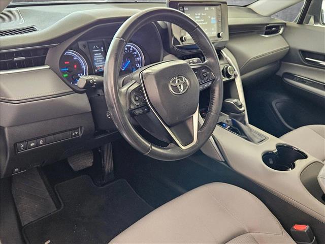 Vehicle image 10 of 24