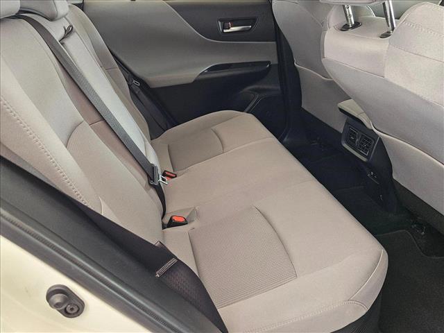 Vehicle image 19 of 24
