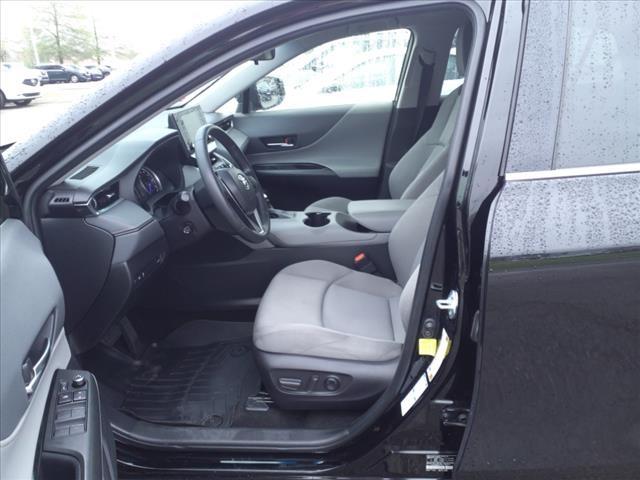 Vehicle image 9 of 22
