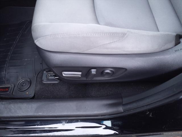 Vehicle image 10 of 22