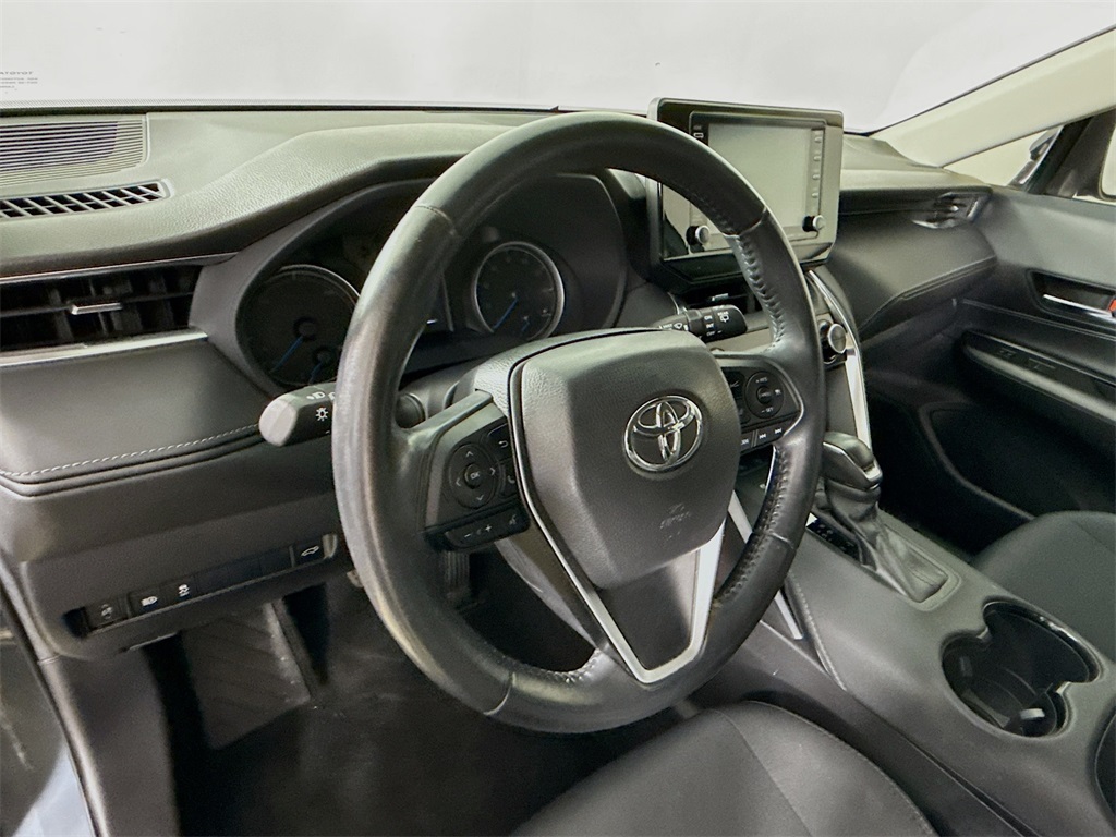 Vehicle image 11 of 33